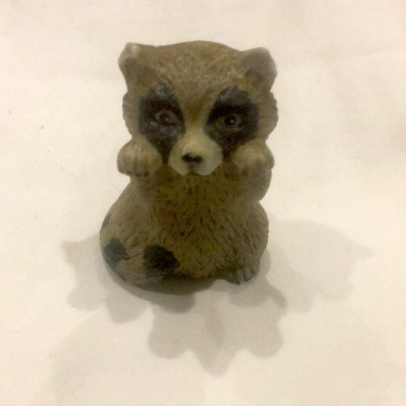 Little Raccoon Resin Animal - Picture 7 of 8